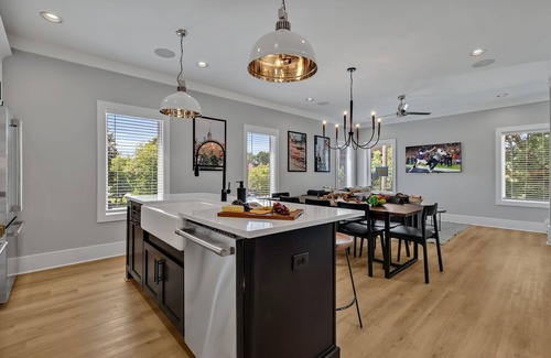 Berry Hill Cabaña | Tenor - Private Rooftop - 8 Mins to Broadway