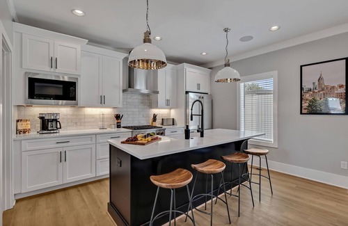 Berry Hill Cabaña | Tenor - Private Rooftop - 8 Mins to Broadway