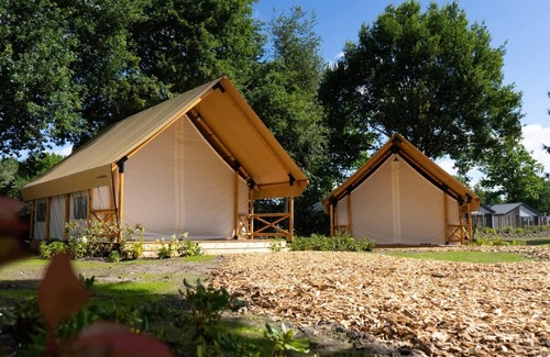 Mol Alquiler De RV | Tent Lodge With Bathroom and Airco, Near a Lake