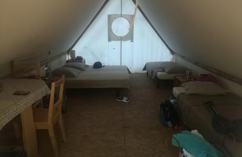 Montbrun Otro | tente de trappeur au camping les cournoulises 2 à 4 personnes