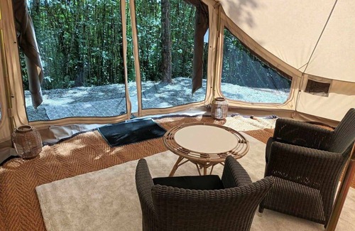 Lacapelle-Pinet Cabina | Tente Glamping Dans le Calme, Avec Piscine, Salle de Bain et Cuisine