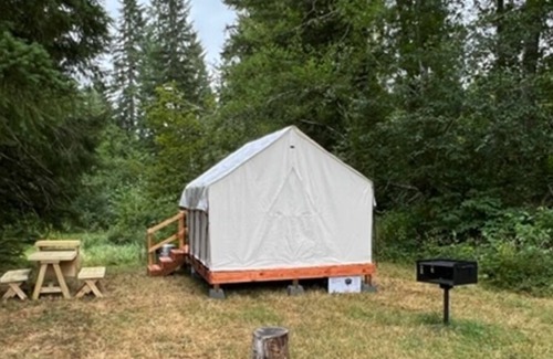 Oregon Coast Alquiler De RV | Tentrr Signature Site - Shady Grove on Maple Meadow...