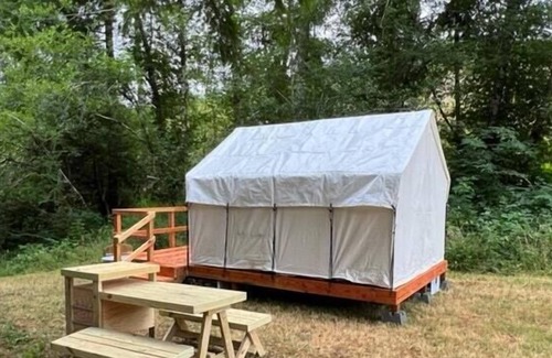 Oregon Coast Alquiler De RV | Tentrr Signature Site - Shady Grove on Maple Meadow...