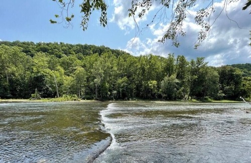 Pence Springs Alquiler De RV | Tentrr Signature Site - Cub