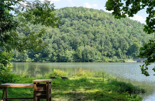 Ansted Alquiler De RV | Tentrr State Park Site - WV Hawk's Nest State Park - Site I - Single Camp