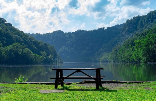 Ansted Alquiler De RV | Tentrr State Park Site - WV Hawk's Nest State Park - Site G - Single Camp