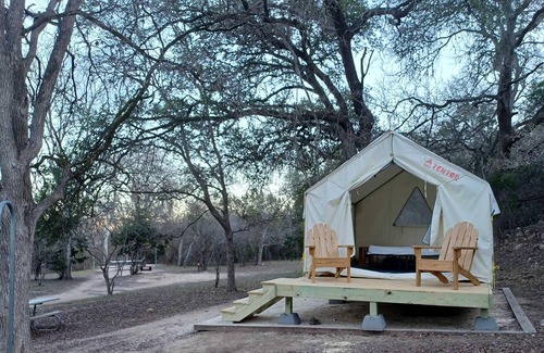 Spring Branch Alquiler De RV | Tentrr State Park Site - Texas Guadalupe River State Park - Site E - Single Camp