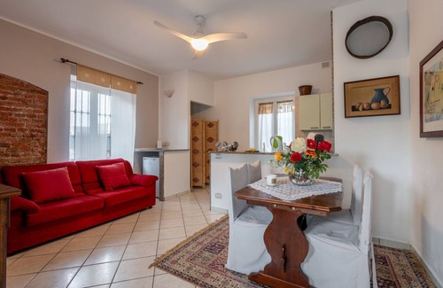 Castell'Alfero Apartamento | Tenuta Beatrice by Interhome