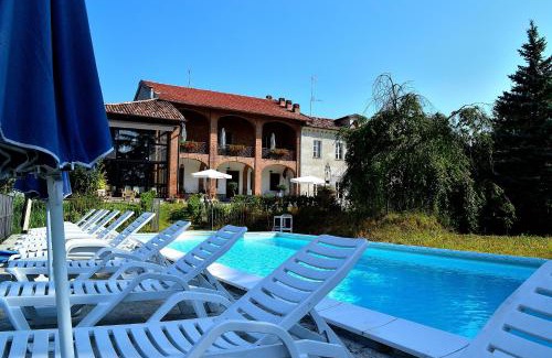 Cereseto Casa | Tenuta MONVILLONE Country House & Restaurant