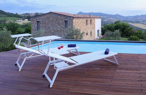Poggio San Marcello Apartamento | Tenuta Silente Loft con idromassaggio privato