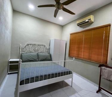 Central Seberang Perai Casa | Teratak LS Homestay