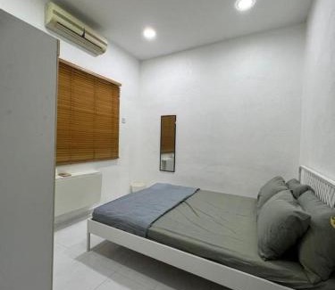 Central Seberang Perai Casa | Teratak LS Homestay