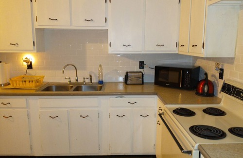 Robbinsville Apartamento | Teresa's Get-A-Ways: Apt. #2 - The Calderwood: Spacious and Restful 8287350996