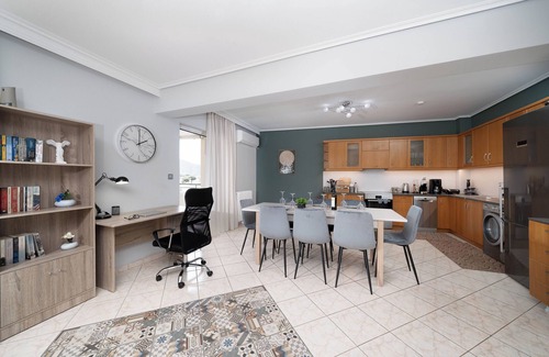 Markopoulon Apartamento | Terminal Square Suites