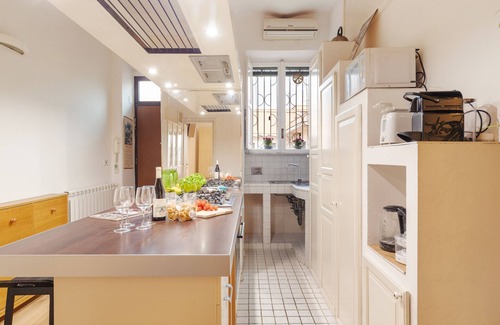 San Lorenzo Apartamento | Termini Station Lightsome 3BR Apartment