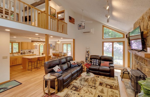 Alpine Lake Casa | Terra Alta Vacation Rental: Walk to Alpine Lake!
