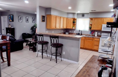 Maryvale Casa | TERRA NOVA Spacious 4-bedroom house in Phoenix AZ, 7 minutes from Downtown.