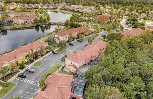 Lake Berkley Casa | Terra verde resort 4brs / 3bth cozy Townhome