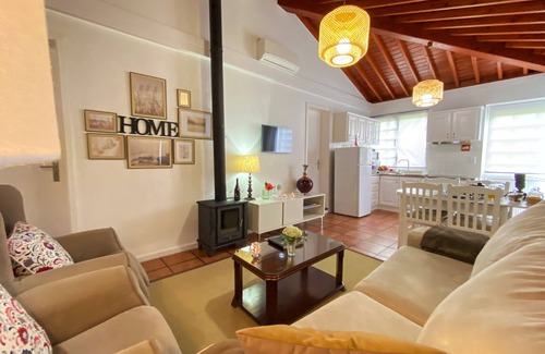 Ribeira Grande Casa | Casa da Ribeira Cottage, donde se puede estar relajado con su familia y amigos.