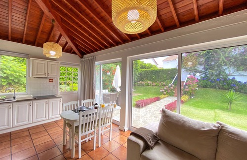 Ribeira Grande Casa | Casa da Ribeira Cottage, donde se puede estar relajado con su familia y amigos.
