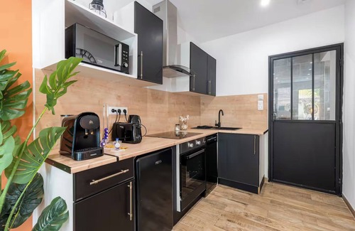 8th Arrondissement Apartamento | Terrace and SPA in the heart of Monplaisir!