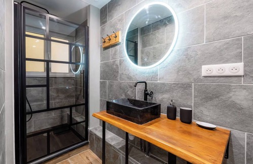 8th Arrondissement Apartamento | Terrace and SPA in the heart of Monplaisir!