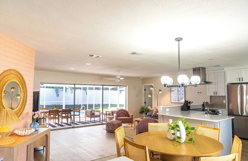 Largo Casa | Terrace Haven- 1 mile to beaches