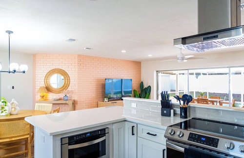 Largo Casa | Terrace Haven- 1 mile to beaches