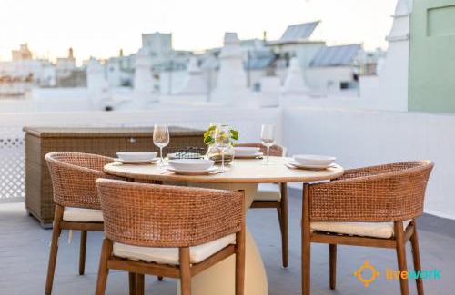 Old Town Apartamento | Terrace Home by LiveWork