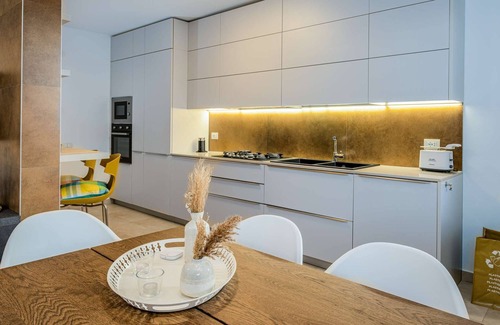 Torri del Benaco Apartamento | 🌟Terraza sobre el Castillo🌟| Un espacio pintoresco en el Lago de Garda