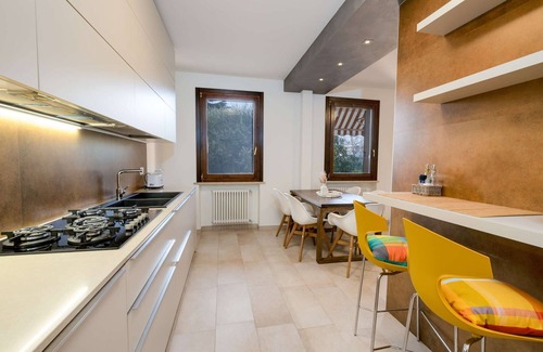 Torri del Benaco Apartamento | 🌟Terraza sobre el Castillo🌟| Un espacio pintoresco en el Lago de Garda