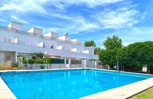 Conil de la Frontera Cabaña | Chalet unifamiliar con piscina en zona residencial en Conil, 5 plazas.