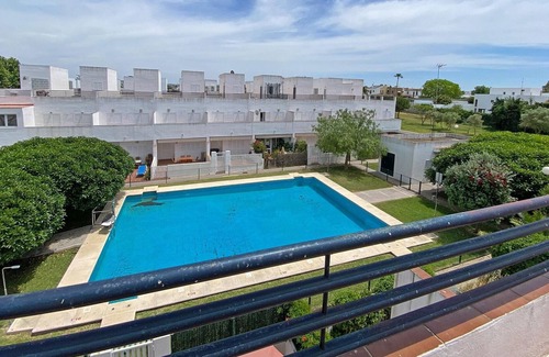 Conil de la Frontera Cabaña | Chalet unifamiliar con piscina en zona residencial en Conil, 5 plazas.