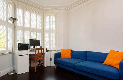 Wimbledon Park Casa | Encantador hogar inglés con hermosa chimenea y jardín en Wimbledon (Veeve)