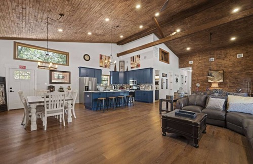 Wimberley Casa | Family/Event Retreat Sleeps 28 Amenities Galore