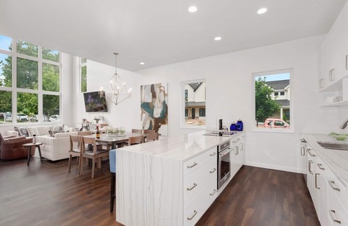 Downtown Casa | Terracotta Townhome - By Momentary-Bikes available