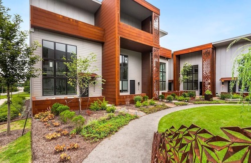 Downtown Casa | Terracotta Townhome - By Momentary-Bikes available