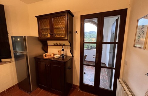 Castagneto Carducci Apartamento | "Terrazza" apartment in a country house, garden, sea view 6 km to the sea