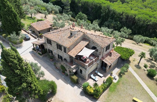 Castagneto Carducci Apartamento | "Terrazza" apartment in a country house, garden, sea view 6 km to the sea