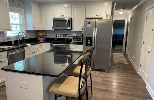 Kernersville Casa | Terrific 2-bedroom 2 bath home, country setting, convenient to highways, 1 acre