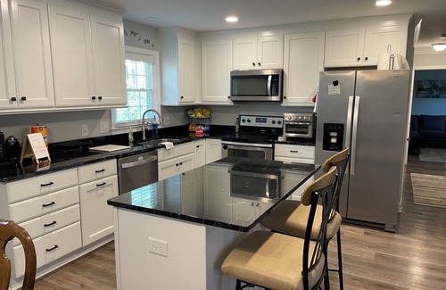 Kernersville Casa | Terrific 2-bedroom 2 bath home, country setting, convenient to highways, 1 acre