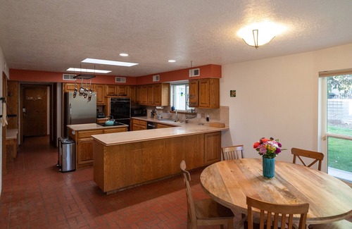 Northeast Heights Casa | Terrific 4-bedroom House in Albuquerque in Gated Community!