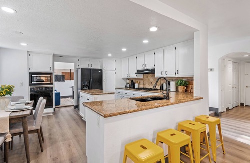 Highland Casa | Terrific 5-bedroom pool in prime location of Highland