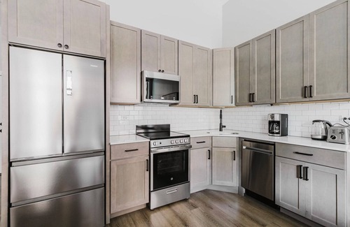 Edgewater Beach Apartamento | Terrific Edgewater 1BR w/Fitness Center, Lounge & W/D, by Bluedground