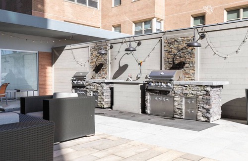 Edgewater Beach Apartamento | Terrific Edgewater 1BR w/Fitness Center, Lounge & W/D, by Bluedground