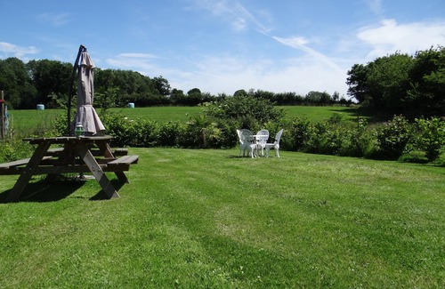 Villiers-Fossard Otro | Terrific farmhouse with WiFi in Villiers-Fossard, Normandy