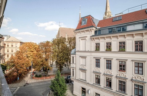 Weißgerber Apartamento | Terrific Landstraße 2BR w/ Elevator, nr Tram & Dining, by Blueground