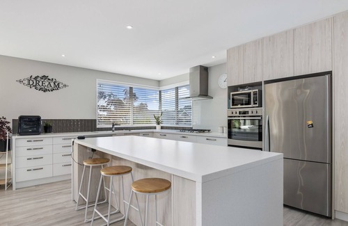 Blenheim Casa | TERRIFIC ON TAYLOR - BLENHEIM HOLIDAY HOME, with a garden in Blenheim