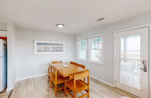 Buxton Casa | Terrific townhouse w/ pool access, private W/D, central AC, and ocean view