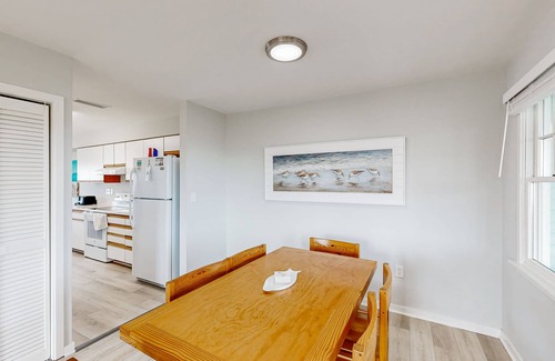 Buxton Casa | Terrific townhouse w/ pool access, private W/D, central AC, and ocean view